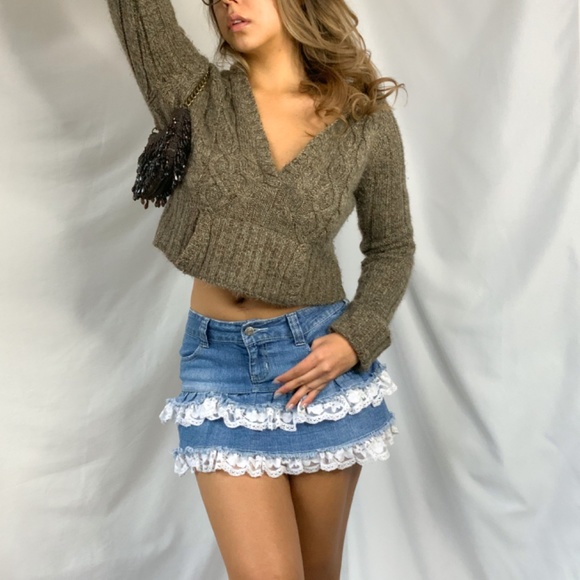 Brown cropped hooded Bella swan sweater - Picture 4 of 7